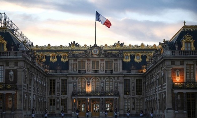 Risque d’attentat en France: le château de Versailles à son tour évacué après une alerte à la bombe