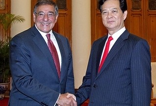 Premierminister Dung empfängt US-Verteidigungsminister Panetta