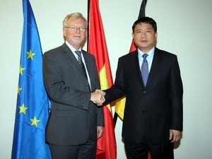 Verkehrsminister Dinh La Thang besuchte Deutschland