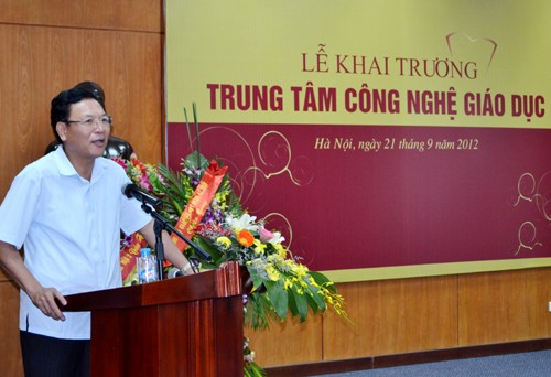  Eröffnung eines Bildungstechnologiezentrums in Hanoi