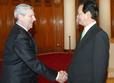 Premierminister Dung trifft Verteidigungsminister Italiens Paola