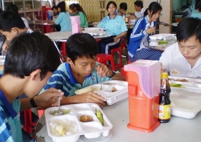 Die Barmherzigkeit des Lehrers Nguyen Van Mot mit armen Menschen