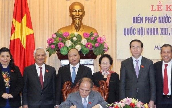 Parlamentspräsident Hung bestätigt neue Verfassung