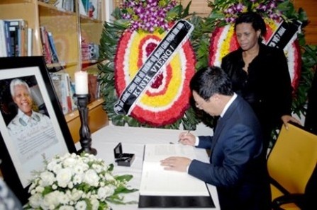 Vize-Premierminister Minh macht Kondolenzbesuch für Nelson Mandela