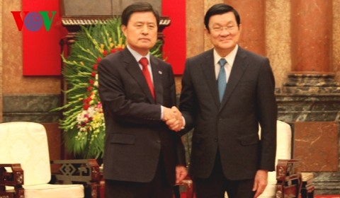 Staatspräsident Sang trifft Bügermeister von Busan Hur Nam-sik