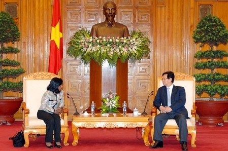 Premierminister Nguyen Tan Dung trifft UN-Untergeneralsekretärin Ameerah Haq