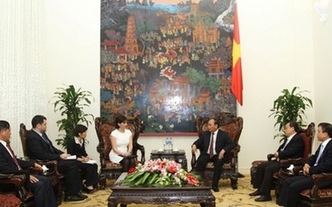 Vize-Premierminister Phuc trifft die ungarische Botschafterin in Vietnam Eszter