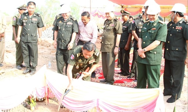 Zusammenarbeit zwischen Armeen Vietnams und Kambodschas verstärken 
