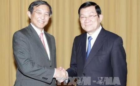 Staatspräsident Truong Tan Sang trifft den japanischen Gouverneur Yoshinobu Nisaka
