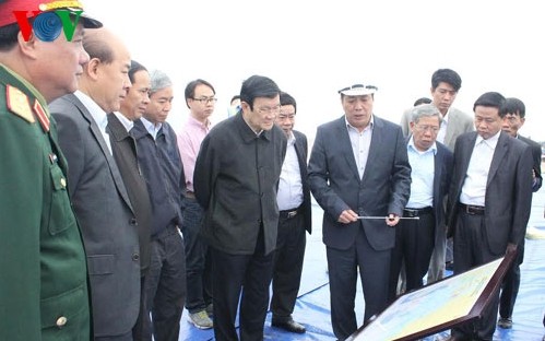 Staatspräsident überprüft Baustelle des internationalen Hafens Hai Phong