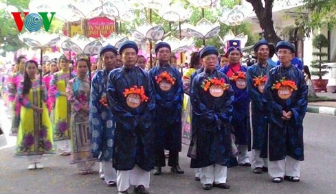 Abschluss des Festivals der traditionellen Handwerksberufe in Hue 2015
