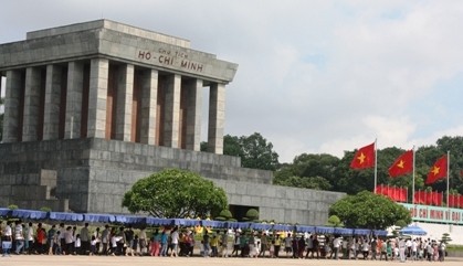 Mehr als 100.000 Menschen besuchen Ho Chi Minh-Mausoleum zu Festtagen