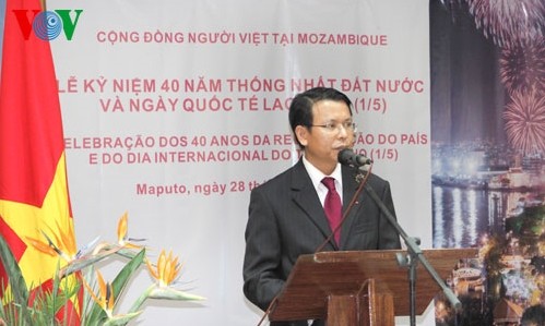 Aktivitäten im Ausland zum 40. Jahrestag der Vereinigung Vietnams 