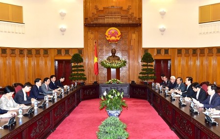 Premierminister Nguyen Tan Dung trifft Gouverneur Yunnans Chen Hao