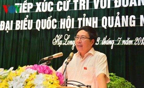 Vize-Premierminister Minh trifft Wähler in der Stadt Halong