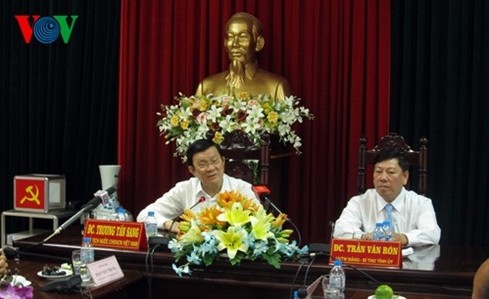 Tetfest: Staatspräsident Truong Tan Sang besucht Vinh Long und Dong Thap