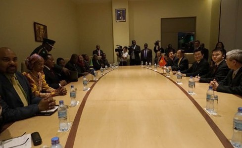 Staatspräsident Truong Tan Sang trifft den tansanischen Vize-Präsidententen