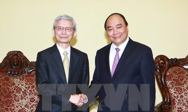 Nguyen Xuan Phuc trifft den Vize-Präsident des japanischen Autokonzerns Toyota