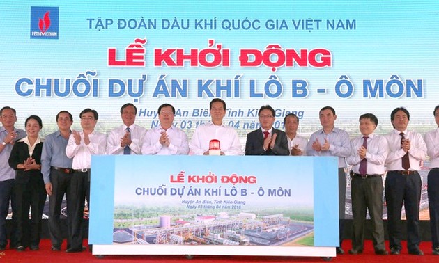 Nguyen Tan Dung nimmt am Spatenstich für Gaspipeline Block B - O Mon teil