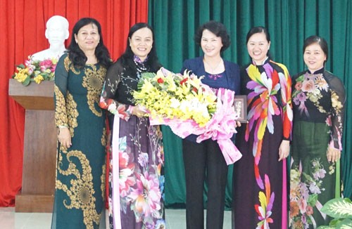 Die Parlamentspräsidentin trifft Beamtinnen der Provinz Ben Tre 