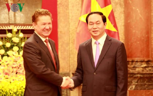 Staatspräsident Tran Dai Quang trifft den Gazprom Vorstandsvorsitzenden