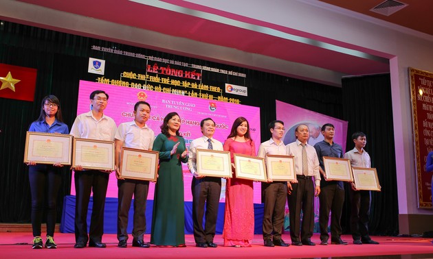 Verleihung des Wettbewerbs “Lernen und arbeiten nach dem Vorbild Ho Chi Minhs”