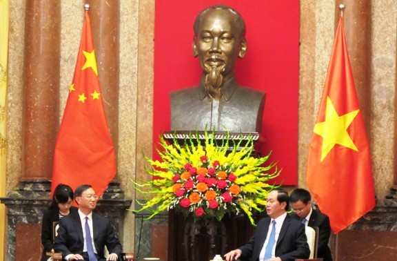 Staatspräsident Tran Dai Quang trifft Staatskommissar Chinas Yang Jiechi