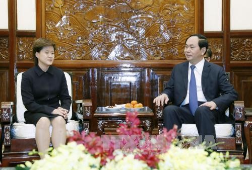 Staatspräsident Tran Dai Quang empfängt Singapurs Botschafterin Wong