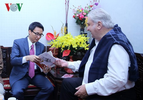 Vizepremierminister Vu Duc Dam beglückwünscht Künstler und Wissenschaftler