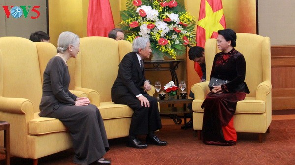 Parlamentspräsidentin Nguyen Thi Kim Ngan empfängt Kaiser und Kaiserin Japans