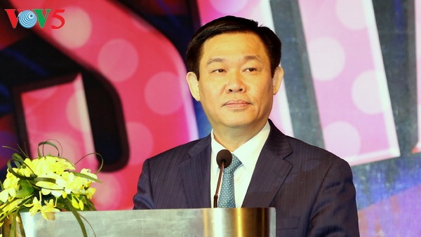 Vizepremierminister Vuong Dinh Hue nimmt an der AMCham Gala 2017 teil