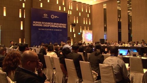 Förderung der Dialoge innerhalb der APEC zur Entwicklung der Arbeitskräfte