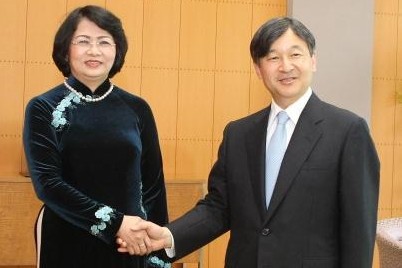 Vizestaatspräsidentin Dang Thi Ngoc Thinh trifft Kaiser und Kaiserin Japans
