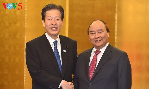 Nguyen Xuan Phuc trifft Vorsitzende einiger japanischer Parteien und Unternehmen