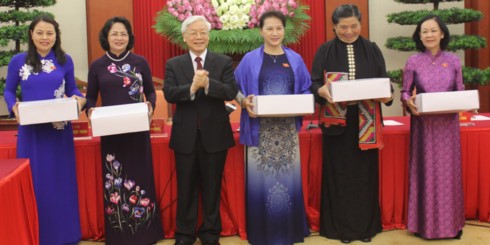 KPV-Generalsekretär Nguyen Phu Trong trifft Parlamentarierinnen