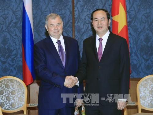 Staatspräsident Tran Dai Quang besucht Sankt Petersburg
