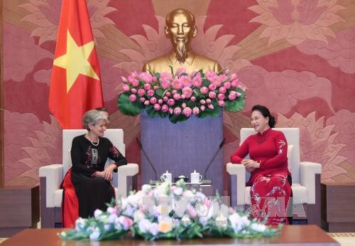 Parlamentspräsidentin Nguyen Thi Kim Ngan empfängt UNESCO-Generaldirektorin Irina Bokova