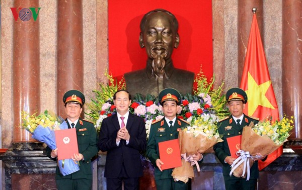 Staatspräsident Tran Dai Quang ernennt Offiziere zum Generalobersten und Generalleutnanten