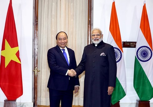 Premierminister Nguyen Xuan Phuc führt Gespräch mit Indiens Premierminister Modi