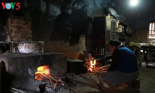Der Ofen der ethnischen Minderheit Tay in Binh Lieu
