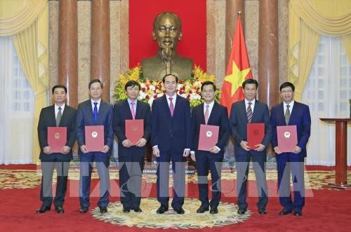 Staatspräsident Tran Dai Quang überreicht Ernennungsurkunden an neue Botschafter