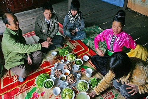 Die spirituelle Kultur beim Essen der Volksgruppe der Thai im Nordwesten Vietnams