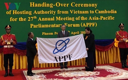 Parlament Vietnams übergibt dem Parlament Kambodschas den APPF-Vorsitz