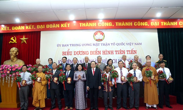 70 ausgezeichnete Funktionäre der Vaterländischen Front Vietnams geehrt