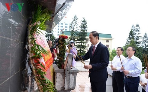 Staatspräsident Tran Dai Quang besucht Provinz Hung Yen
