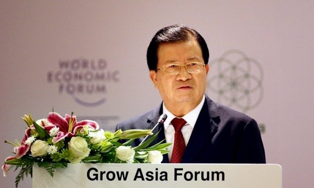 Vizepremierminister Trinh Dinh Dung nimmt am Forum über Asiens Wachstum teil
