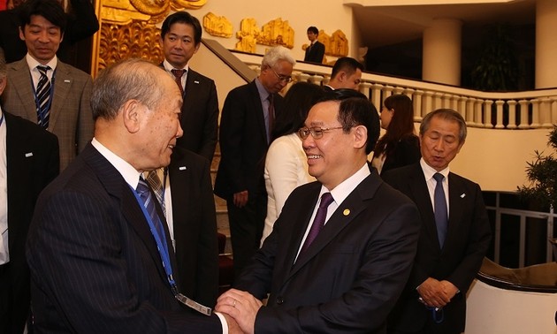 Vizepremierminister Vuong Dinh Hue empfängt Delegation der FEC