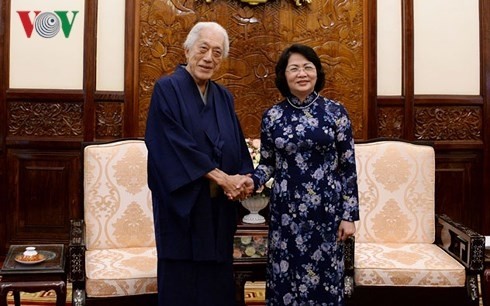 Die Interimsstaatspräsidentin empfängt den Leitern der japanischen Teezeremonie Urasenke