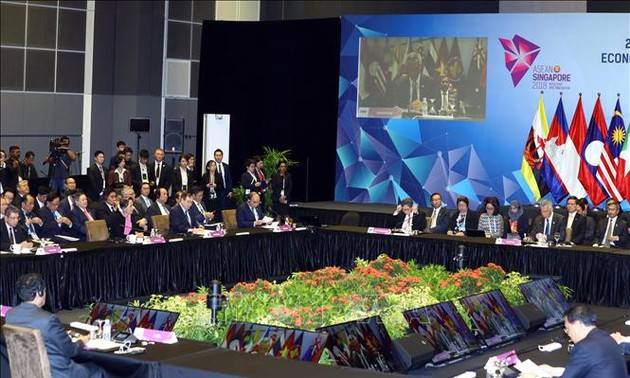 Premierminister Nguyen Xuan Phuc nimmt am Gipfeltreffen der RCEP-Mitglieder teil