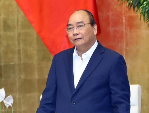 Premierminister Nguyen Xuan Phuc nimmt an Tagung zur Förderung der Automobilindustrie teil